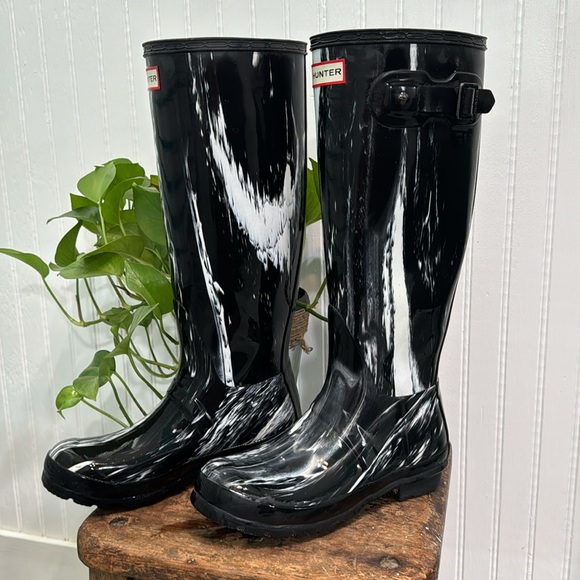Hunter boots tall, black and white marbled rain boots - Picture 2 of 5